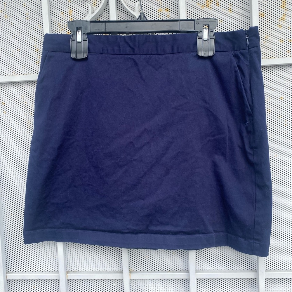 IZOD skort size 12 navy W34 X L17” navy side zipper.